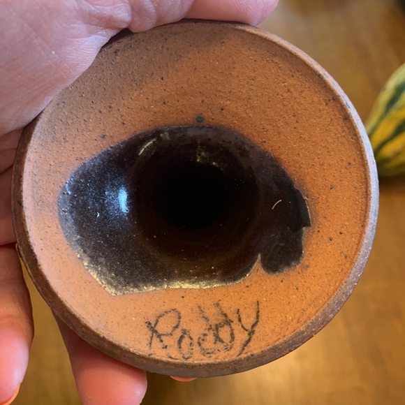 Pottery wine glasses (4) and wine bottle holder - Picture 3 of 10